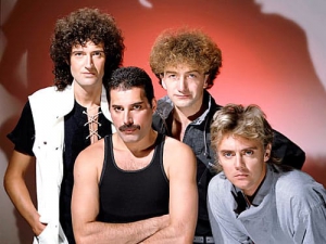 Queen - 15 Studio Albums, 8 Live Albums, 18 Compilation, 66 Singles, 2 Collaboration, 5 Bo Set